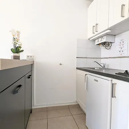 Apartment Renove Avec Parking Privatif ,a 2min De La Plage
