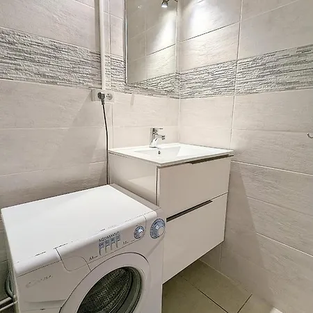 Renove Avec Parking Privatif ,a 2min De La Plage Apartment *