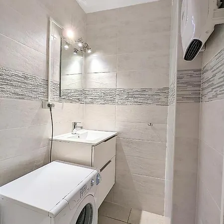 Renove Avec Parking Privatif ,a 2min De La Plage Apartment